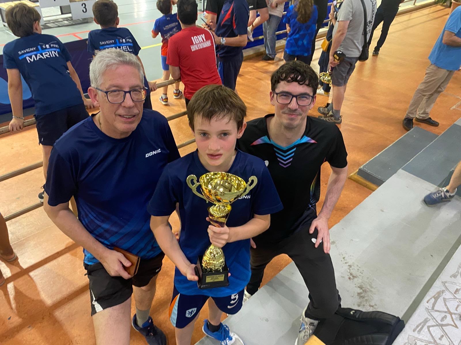 Clément, champion de l’Essonne 2025 et 2026, avec son trophée